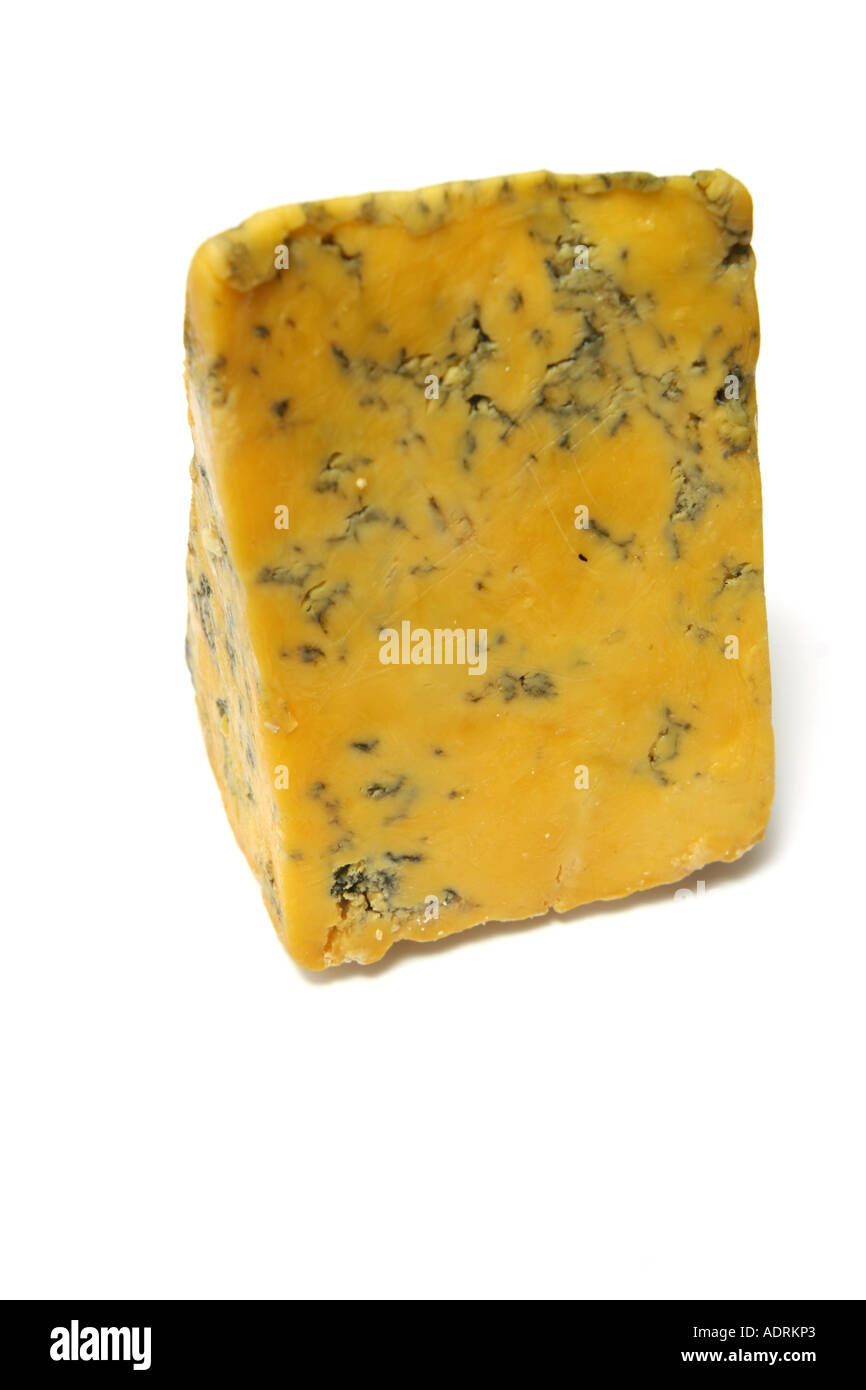 Le fromage Stilton rouge isolé sur blanc. Banque D'Images