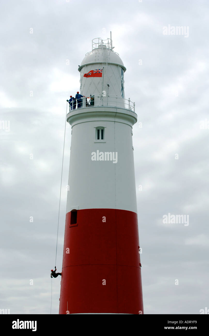 La descente en rappel à partir de Portland Bill lighthouse à Portland, dans le Dorset England UK Banque D'Images