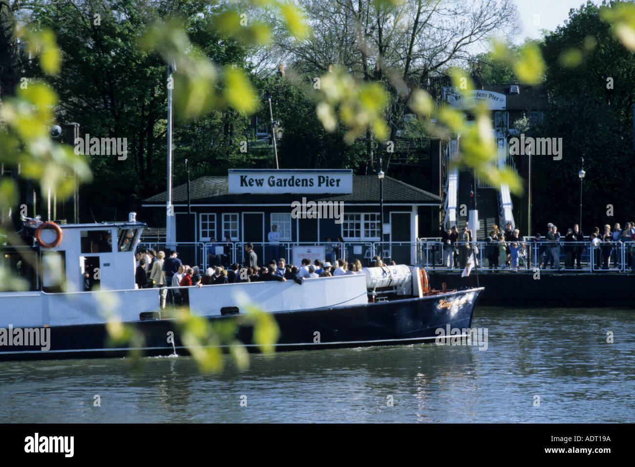 L'embarcadère près de Kew Gardens Surrey UK Banque D'Images