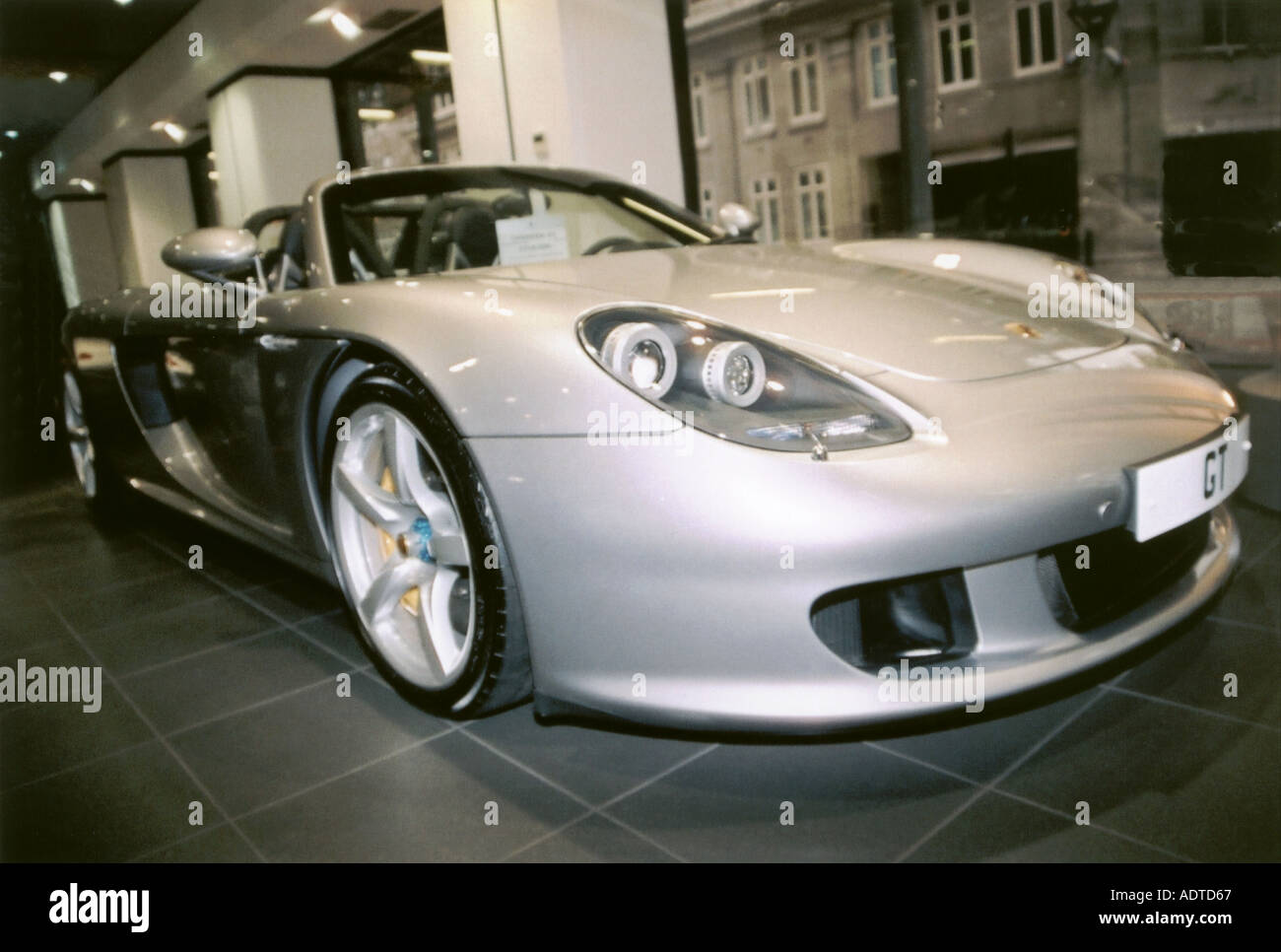 Porsche Carrera GT vue latérale avant Banque D'Images