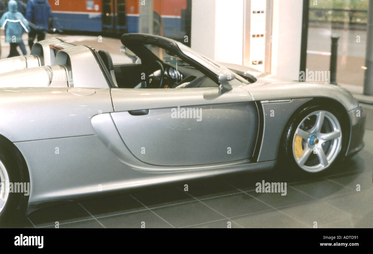 Porsche carrera gt side view Banque de photographies et d’images
