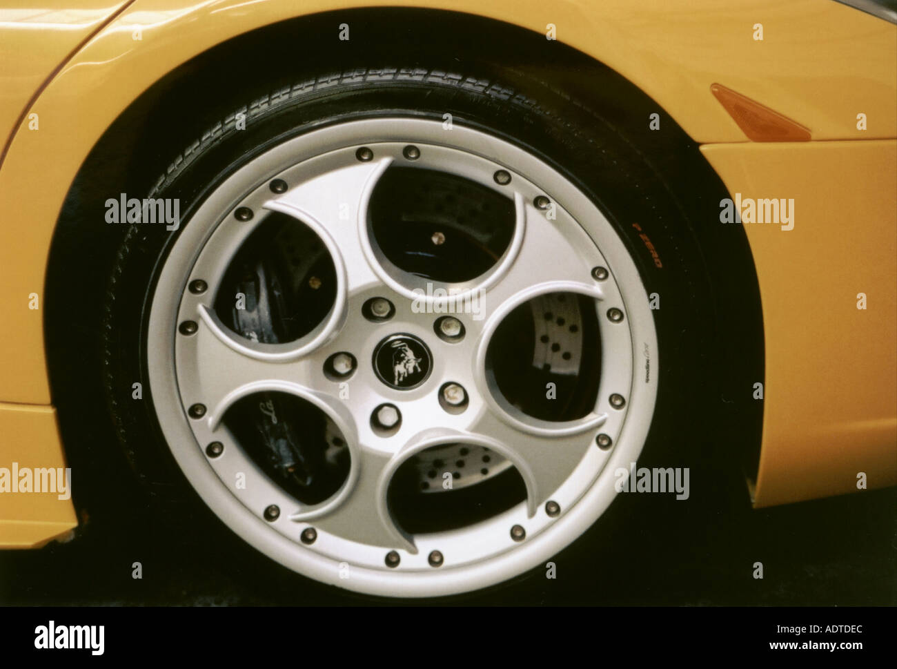 Lamborghini Murciélago roue d'extension et les freins Brembo pneus P Zero Banque D'Images