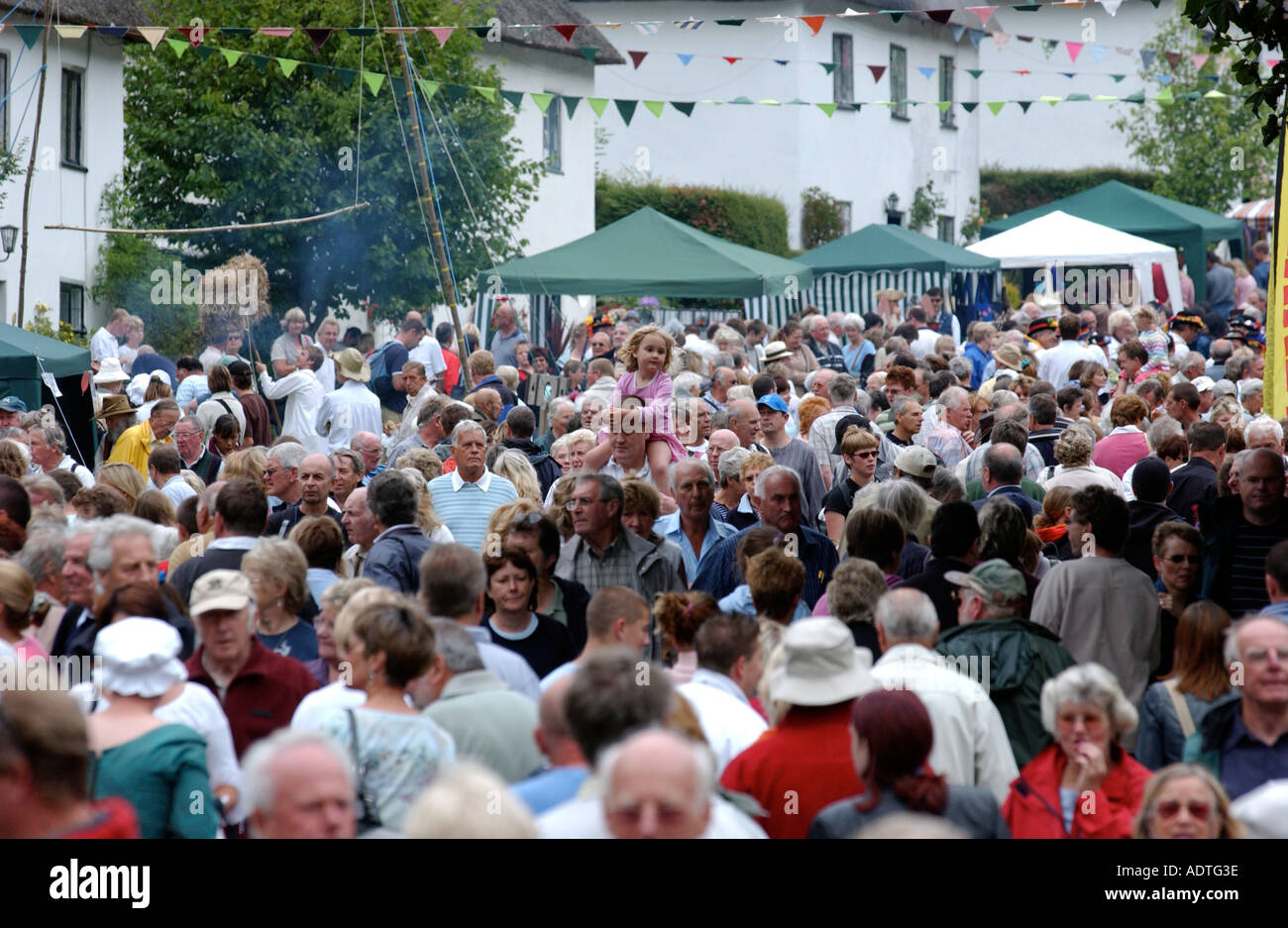 Milton Abbas village foire de rue dans le Dorset England UK Banque D'Images
