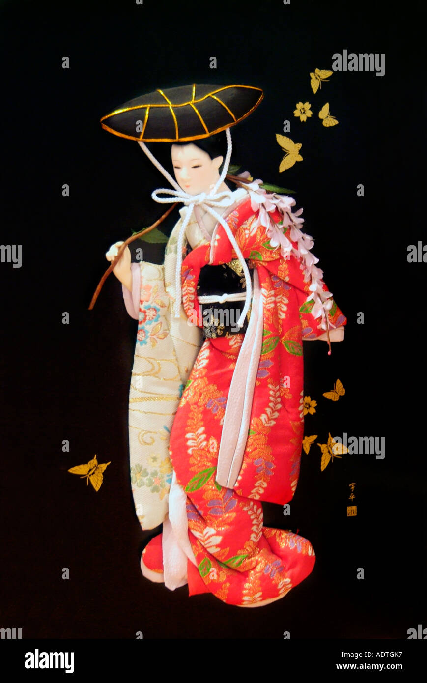 Poupée Toujours Japonaise Mignonne De Geisha De La Vie Photo stock - Image  du ethnicité, asiatique: 37763668