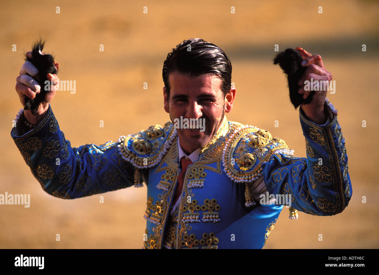 Torero padilla avec deux oreilles du taureau Banque D'Images