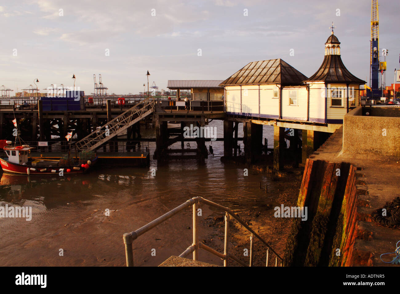 Harwich, Ha'penny Pier Victorian billeterie, Essex, Angleterre. Banque D'Images