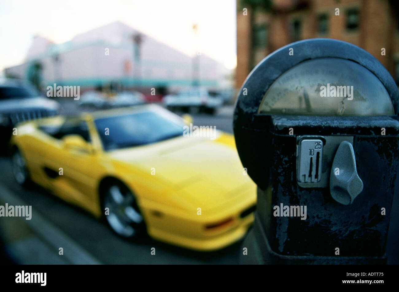 Fin haut véhicule stationné dans une rue de Los Angeles. Banque D'Images