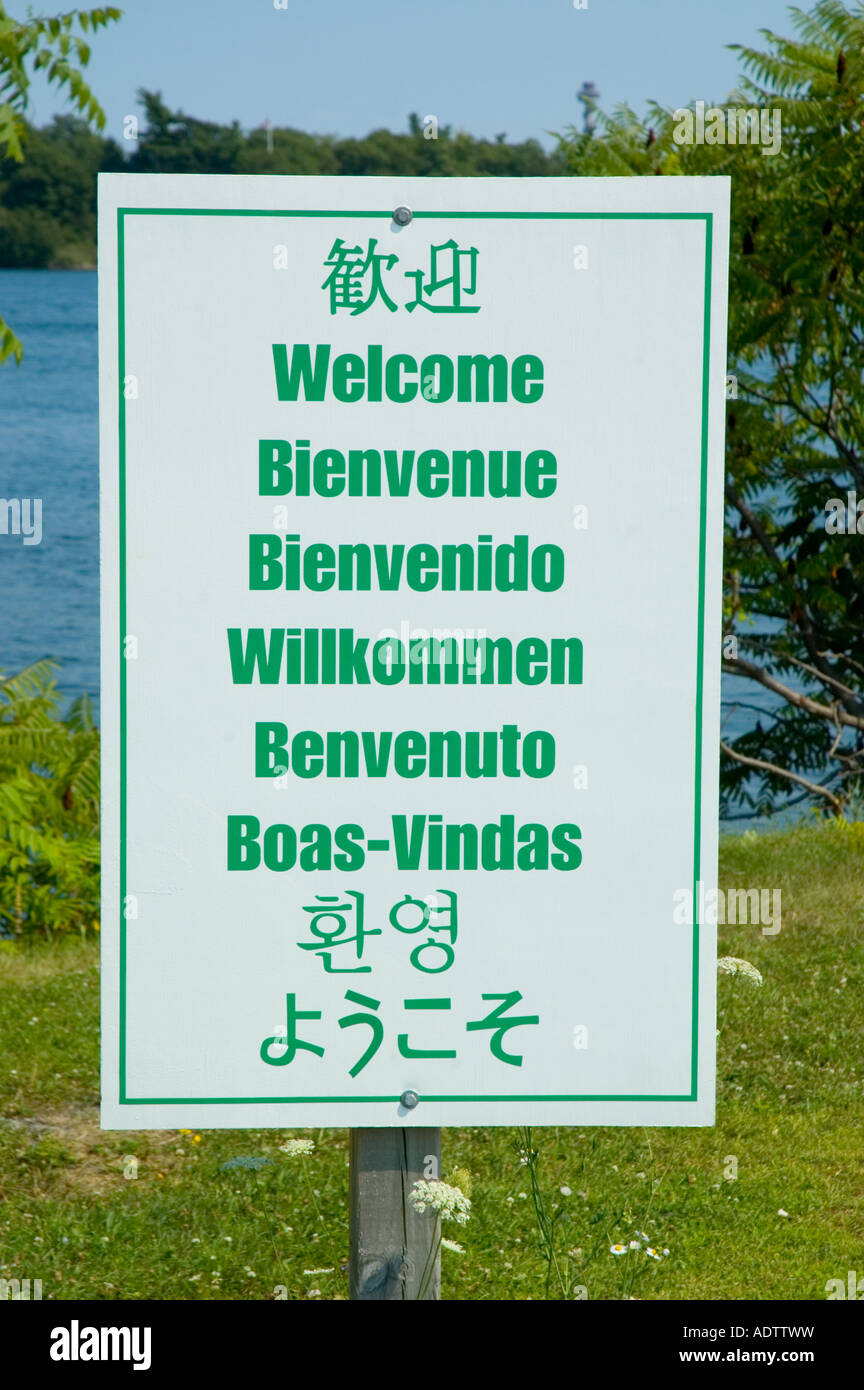 Panneau de bienvenue en plusieurs langues Banque D'Images
