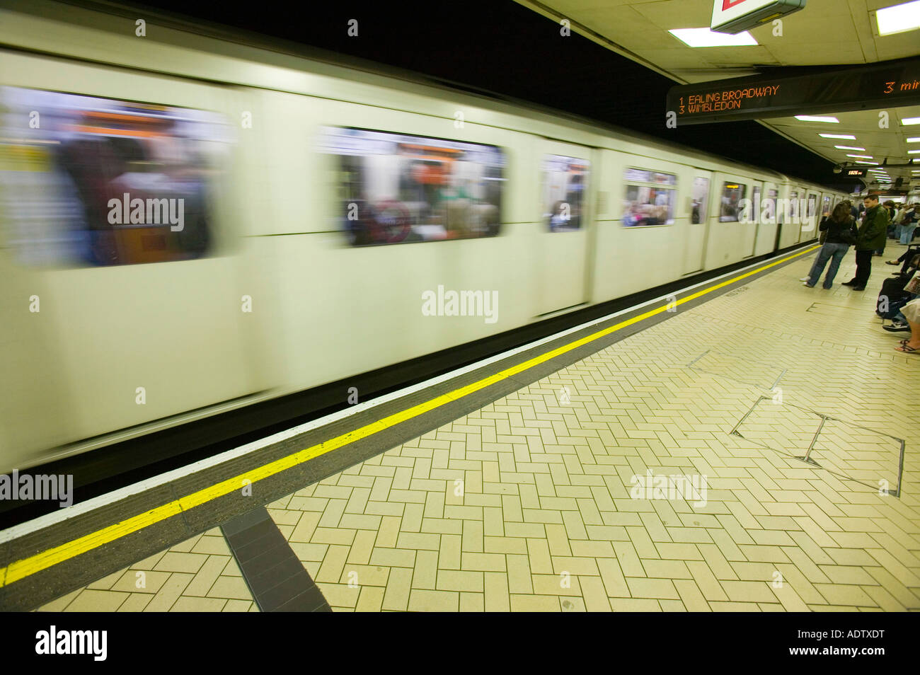 Les transports en métro de Londres ou London tube UK Banque D'Images