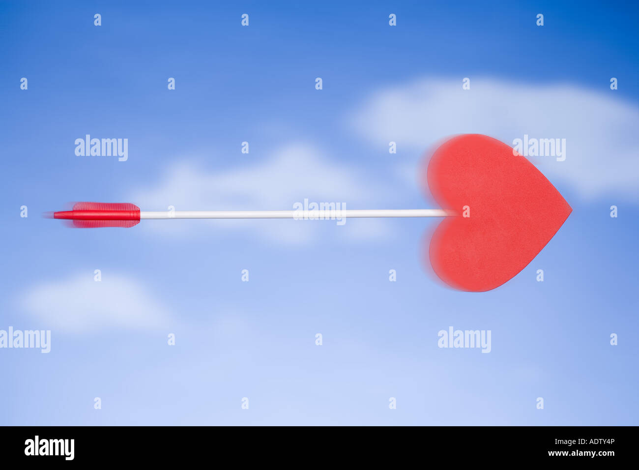 Flèche de Cupidon avec ciel bleu Banque D'Images