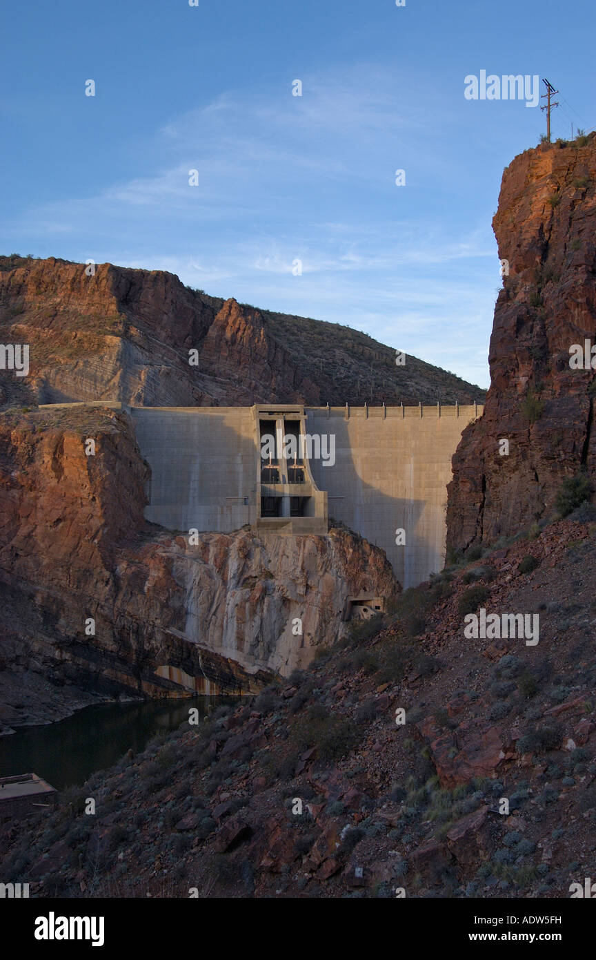 Theodore Roosevelt Dam Apache Trail Arizona USA Banque D'Images