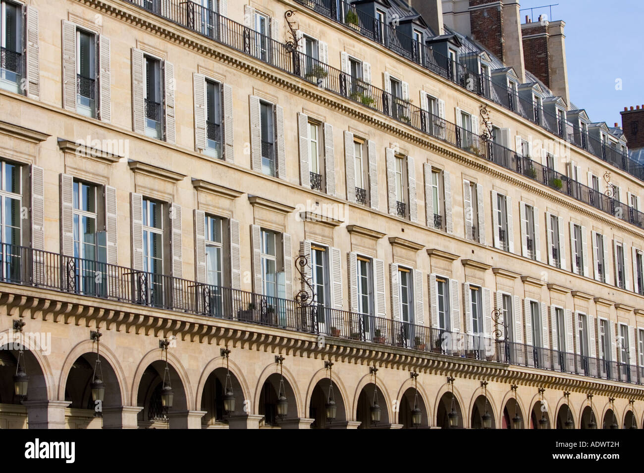 Dans l'architecture parisienne rue de Rivoli paris france centrale Banque D'Images