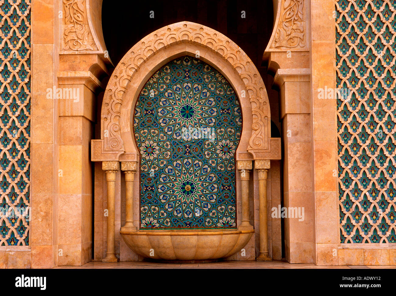 Fontaine d'eau, grande mosquée HASSAN II, la mosquée Hassan II, l'architecture maure, l'architecture, arabesque, édifice religieux, Casablanca, Maroc Banque D'Images