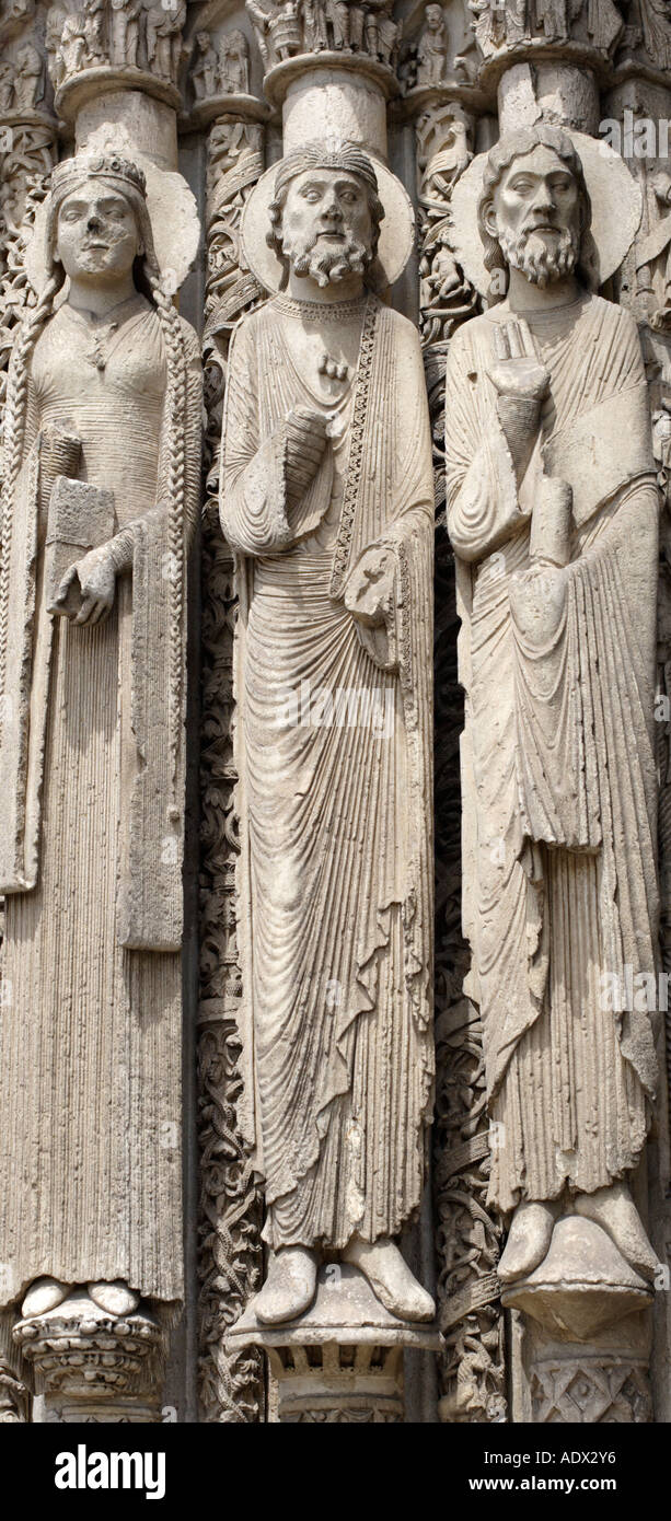 Trois statues sur l'extérieur de la cathédrale de Chartres France Banque D'Images