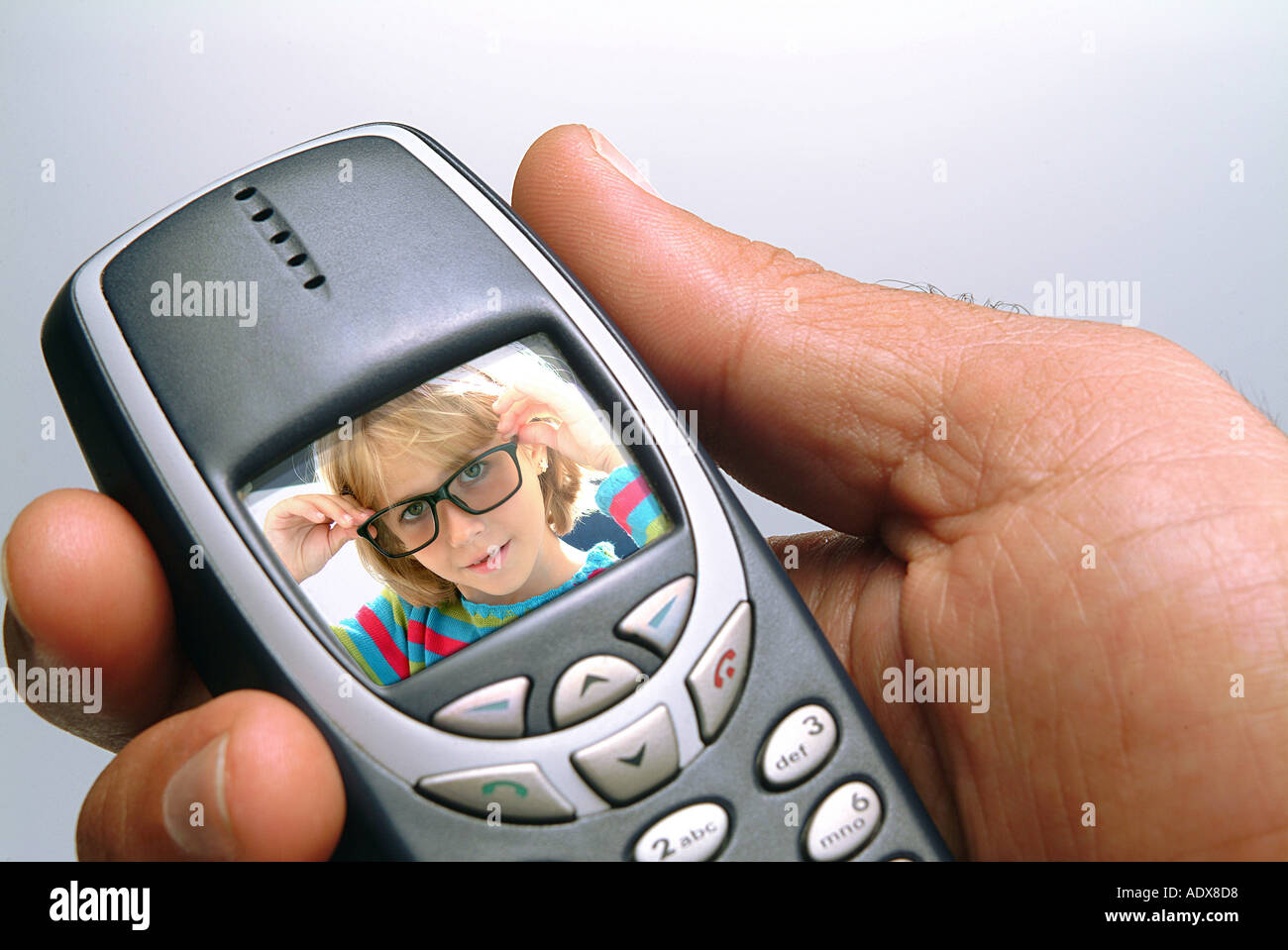 nokia holding mobile