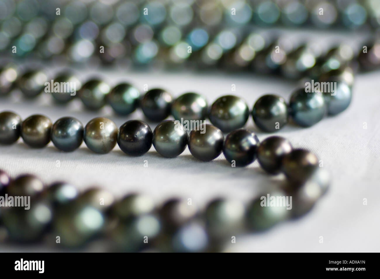 Perle Noire De Tahiti Naturelle 13.5mm Non Percée - Certificat Disponible - Forme Poire/rond