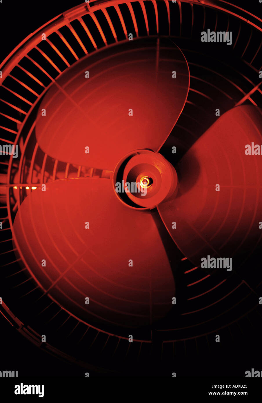 Ventilateur lames Concepts des fans de lame d'air de soufflage soufflage vent courant rougeâtre rouge rafraîchissement refresh divers rotation t l'arrière-plan Banque D'Images