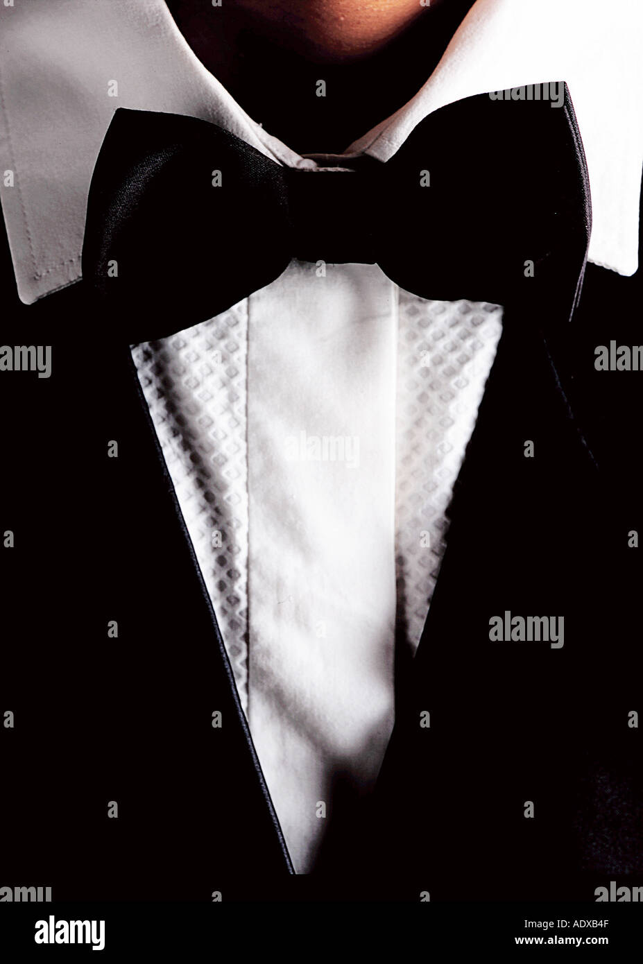 Tux Concepts smokings tuxedo costume soirée de code vestimentaire liens Noeud  papillon Noeud papillon cravate cravates col chemisier noir blanc v sm  Photo Stock - Alamy