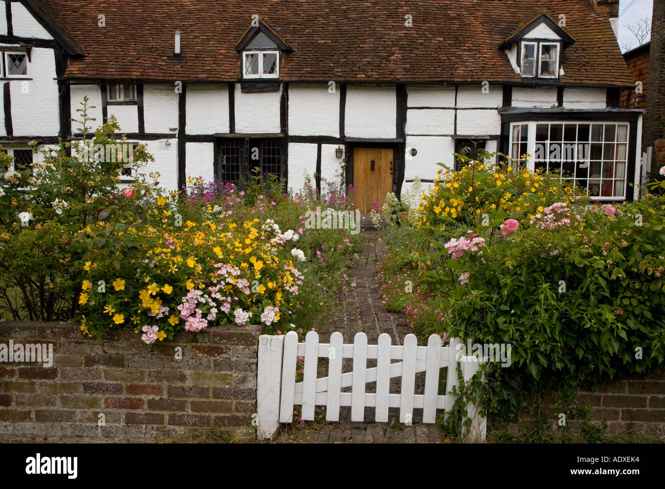 Chalet jardin Essendine Herts UK Juin Banque D'Images