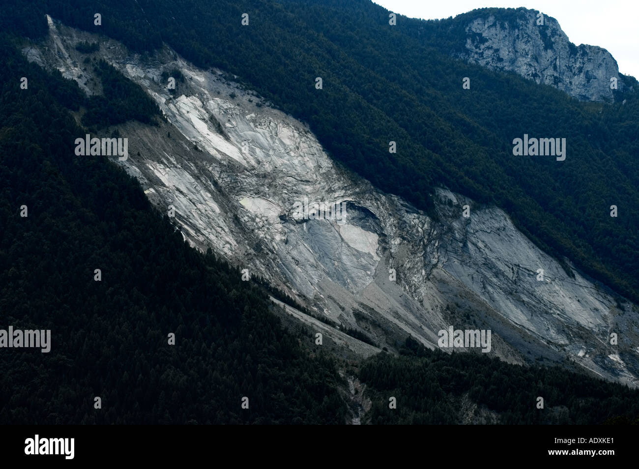 L'érosion d'une montagne vaiont barrage vajont 1963 catastrophes erto — free download