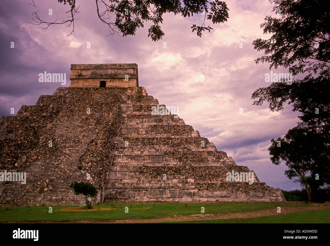 El Castillo, pyramide de Kukulcan, Chichen Itza, Site archéologique de Chichen Itza, l'état du Yucatan, péninsule du Yucatan, Mexique Banque D'Images