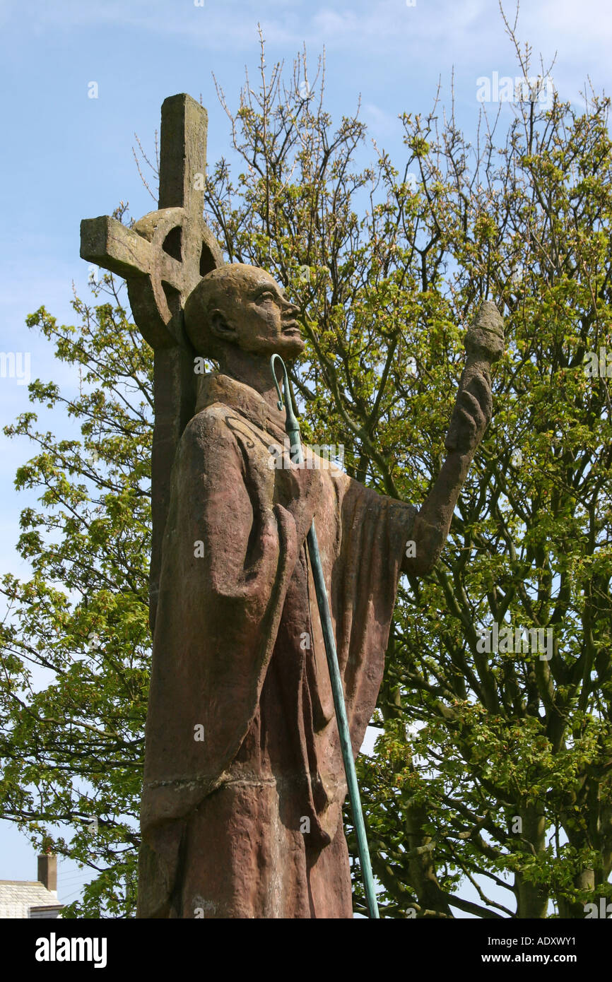 Statue de Saint Cuthbert à priory motifs sur Holy Island, dans le Northumberland. Banque D'Images