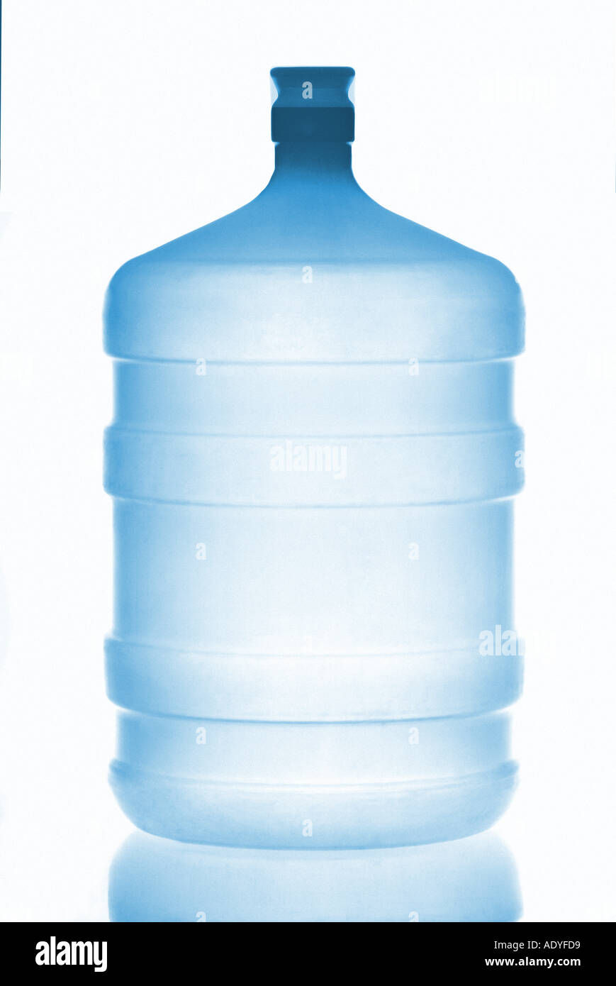 II liquide liquide de l'eau splash bleu transparent aqua humide reflète  clairement refléter bouteille 20l 5l gallon Photo Stock - Alamy