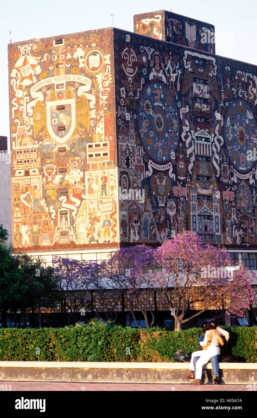 Bibliothèque de la ville universitaire avec peinture murale par Juan O'Gorman Mexico Mexique Banque D'Images