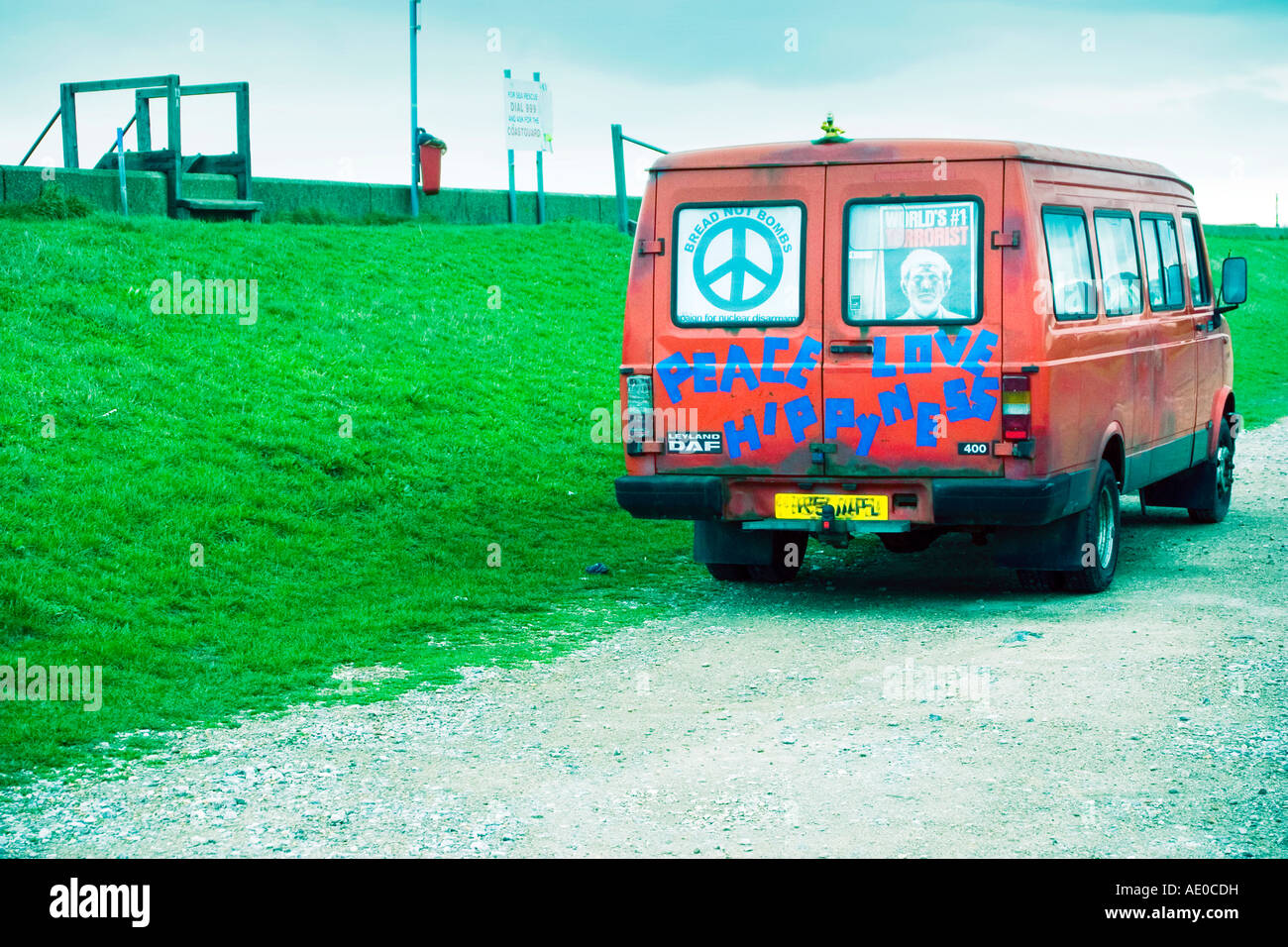 Leyland DAF transit van hippie rouge mystery machine groovy abandonner l Banque D'Images