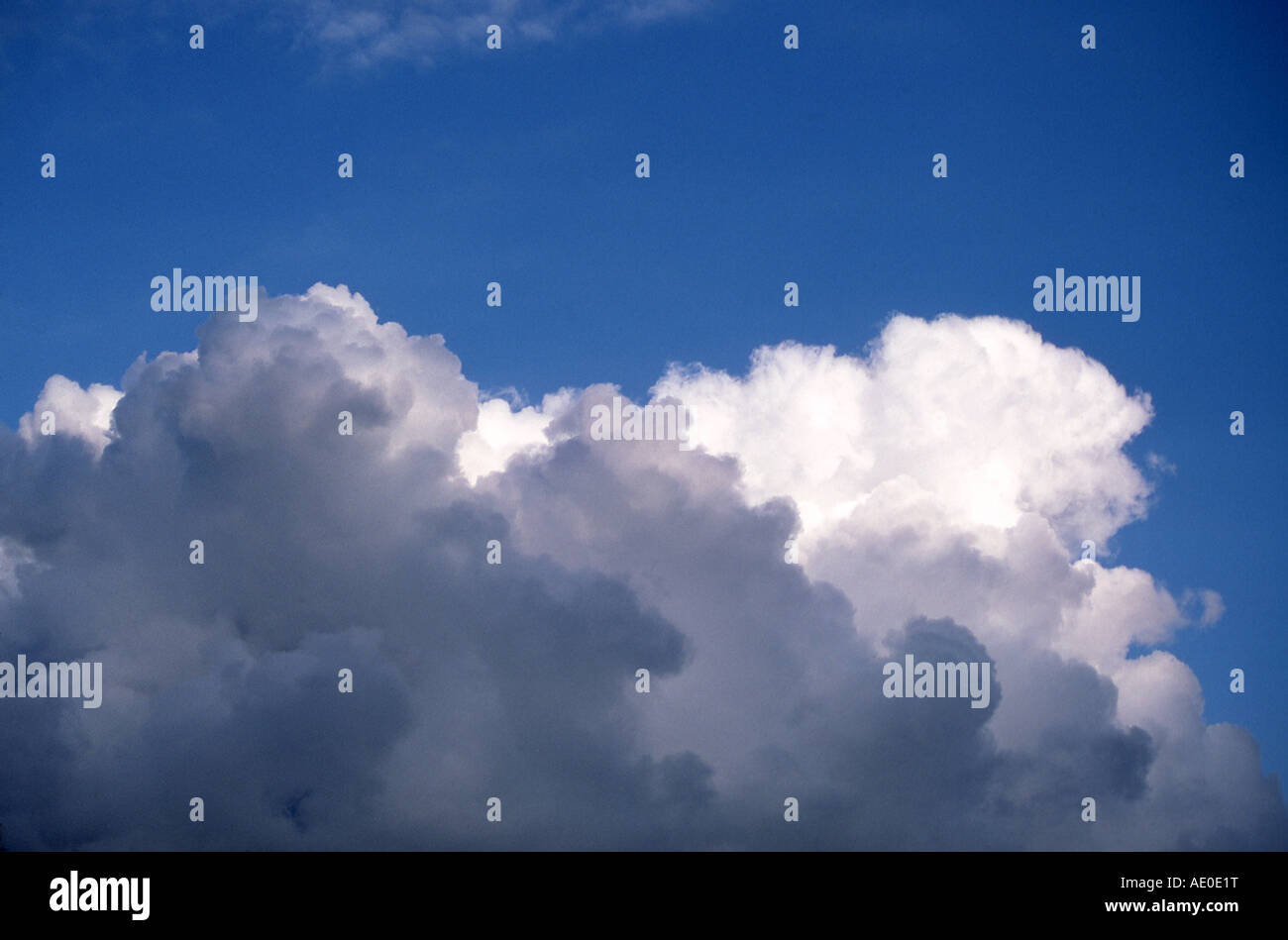 Les nuages cumulo-nimbus Banque D'Images