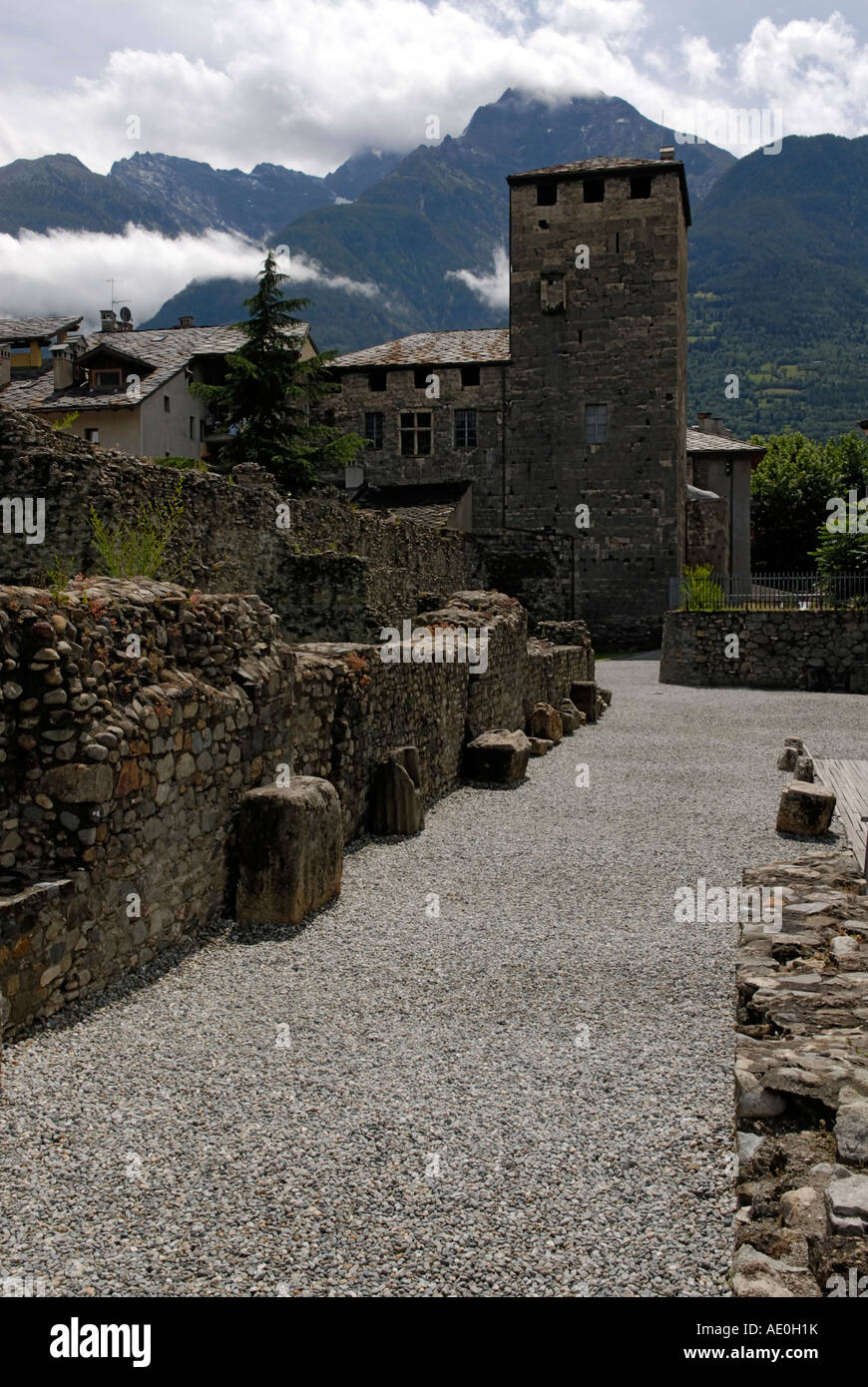Mur de la ville romaine et de la tour, Aoste, Italie Banque D'Images