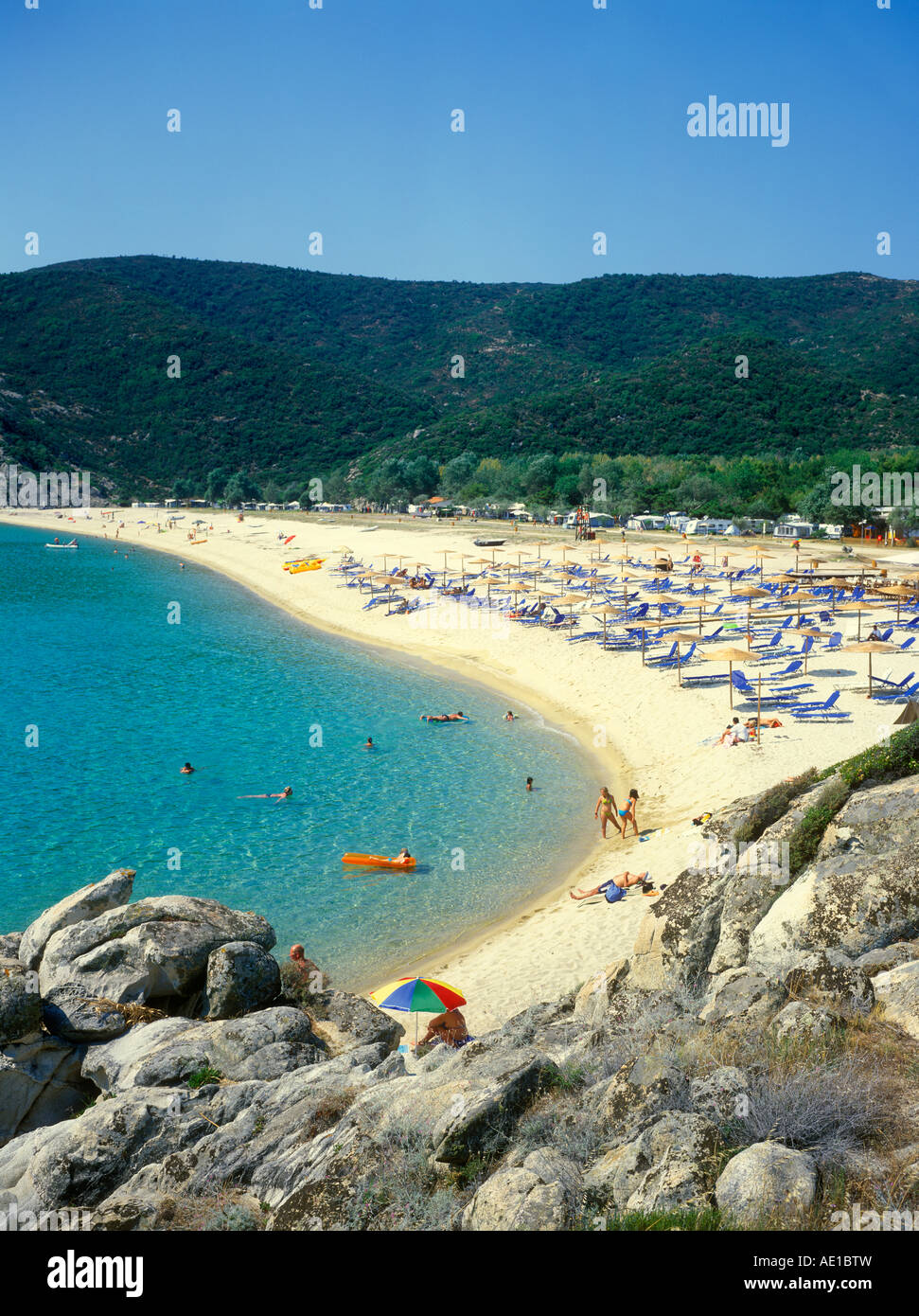 L'une des plages près de Kalamitsi sur péninsule Sithonia sur la péninsule de Chalcidice en Grèce Banque D'Images