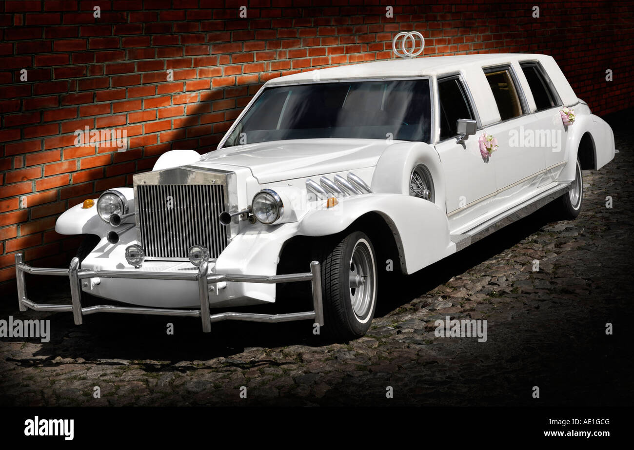 White wedding limousine limousine de luxe location Banque D'Images