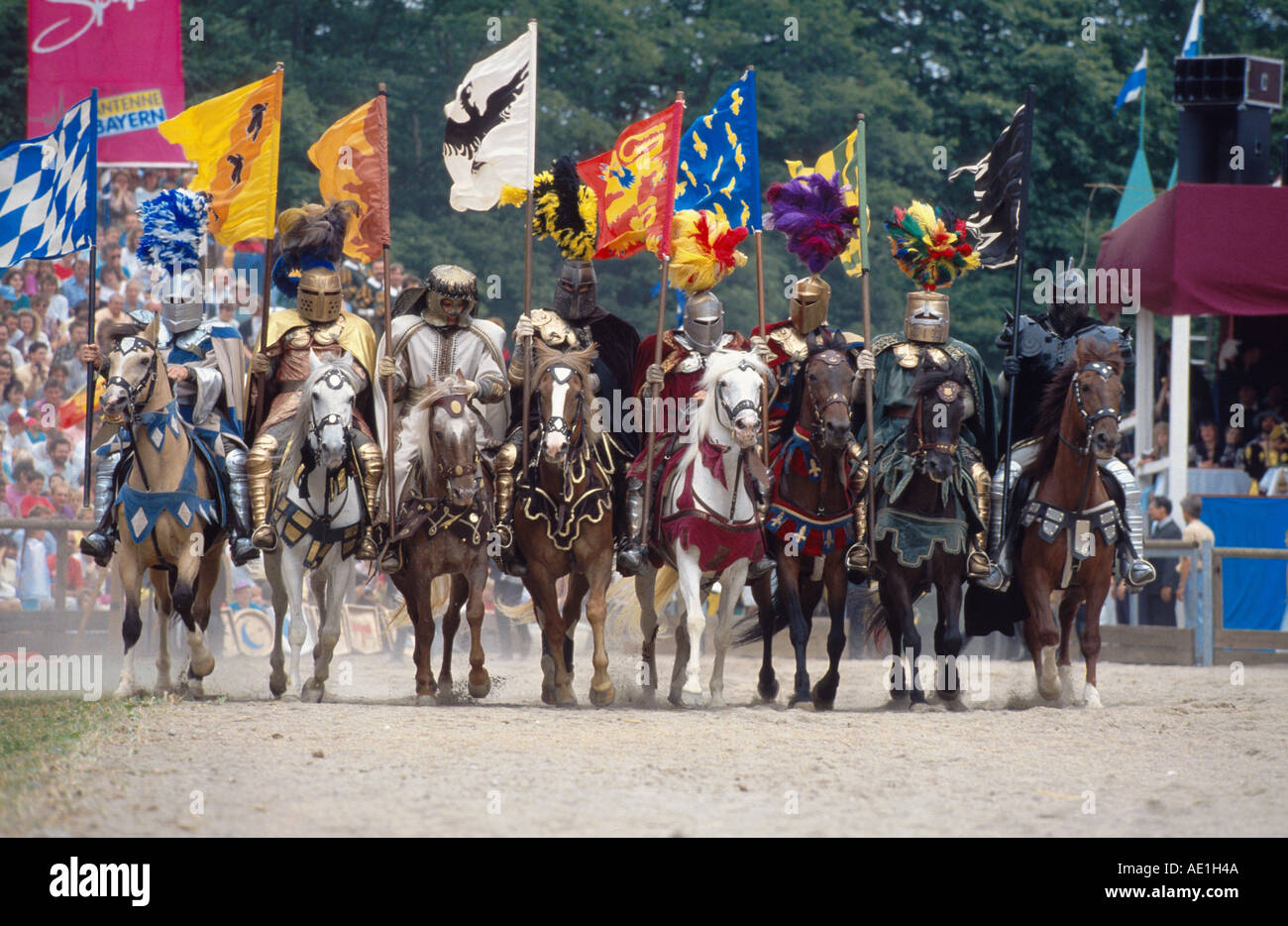 Jeux de chevalier, galahads en amour avec drapeaux, Allemagne, Bavière, Kaltenberg Banque D'Images