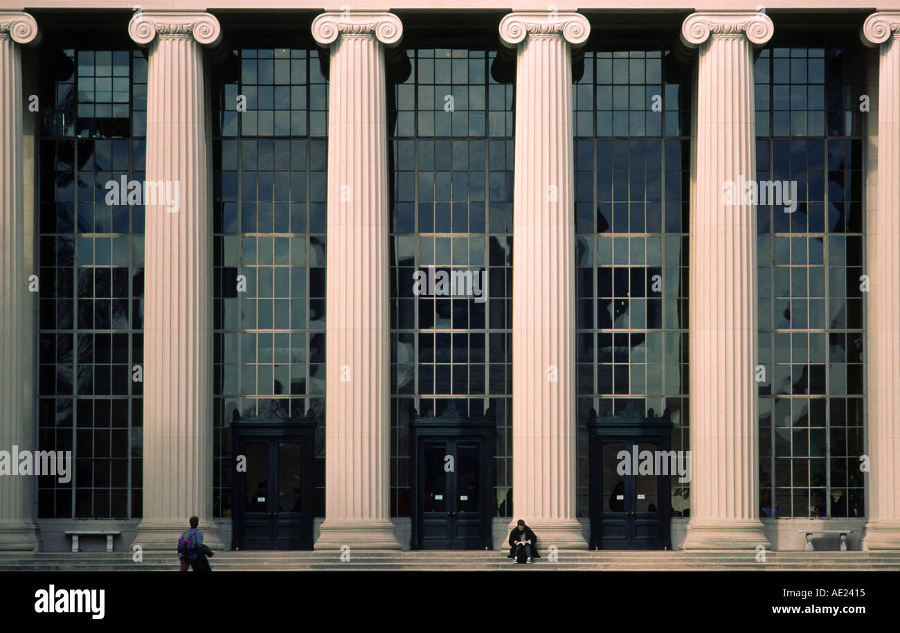 Maclaurin s'appuyant sur le Massachusetts Institute of Technology Campus Banque D'Images