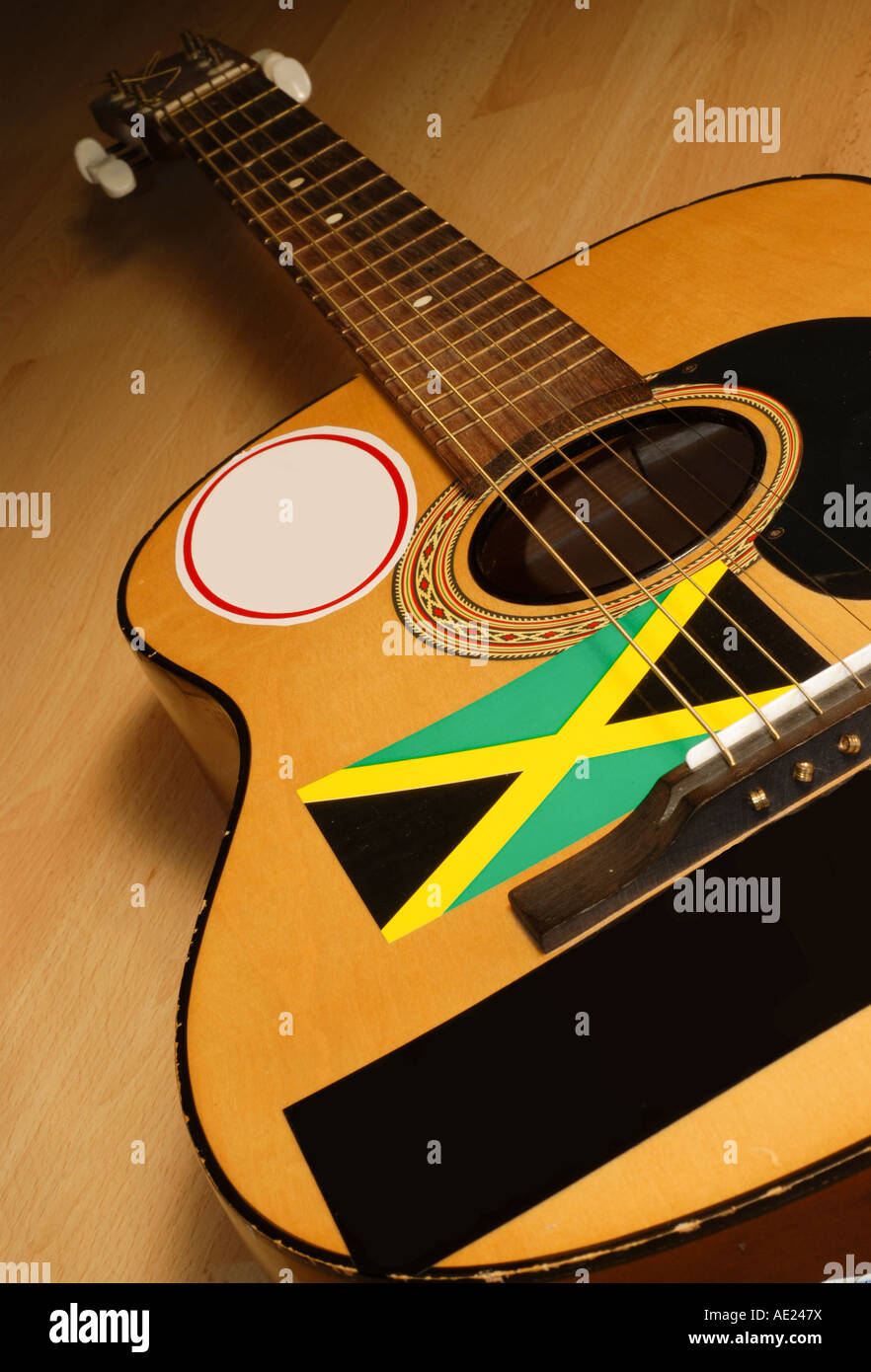 Rasta jamaïcain de reggae jamaïcain - guitare Photo Stock - Alamy