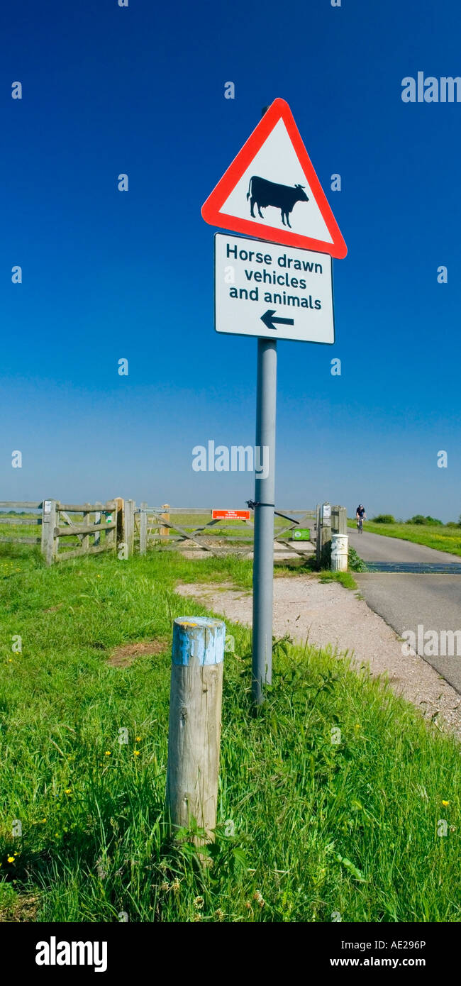 Les véhicules tirés par des chevaux et animaux signer vu sur les fossés Lane à Fairdean Downs près de Coulsdon Surrey England UK Banque D'Images