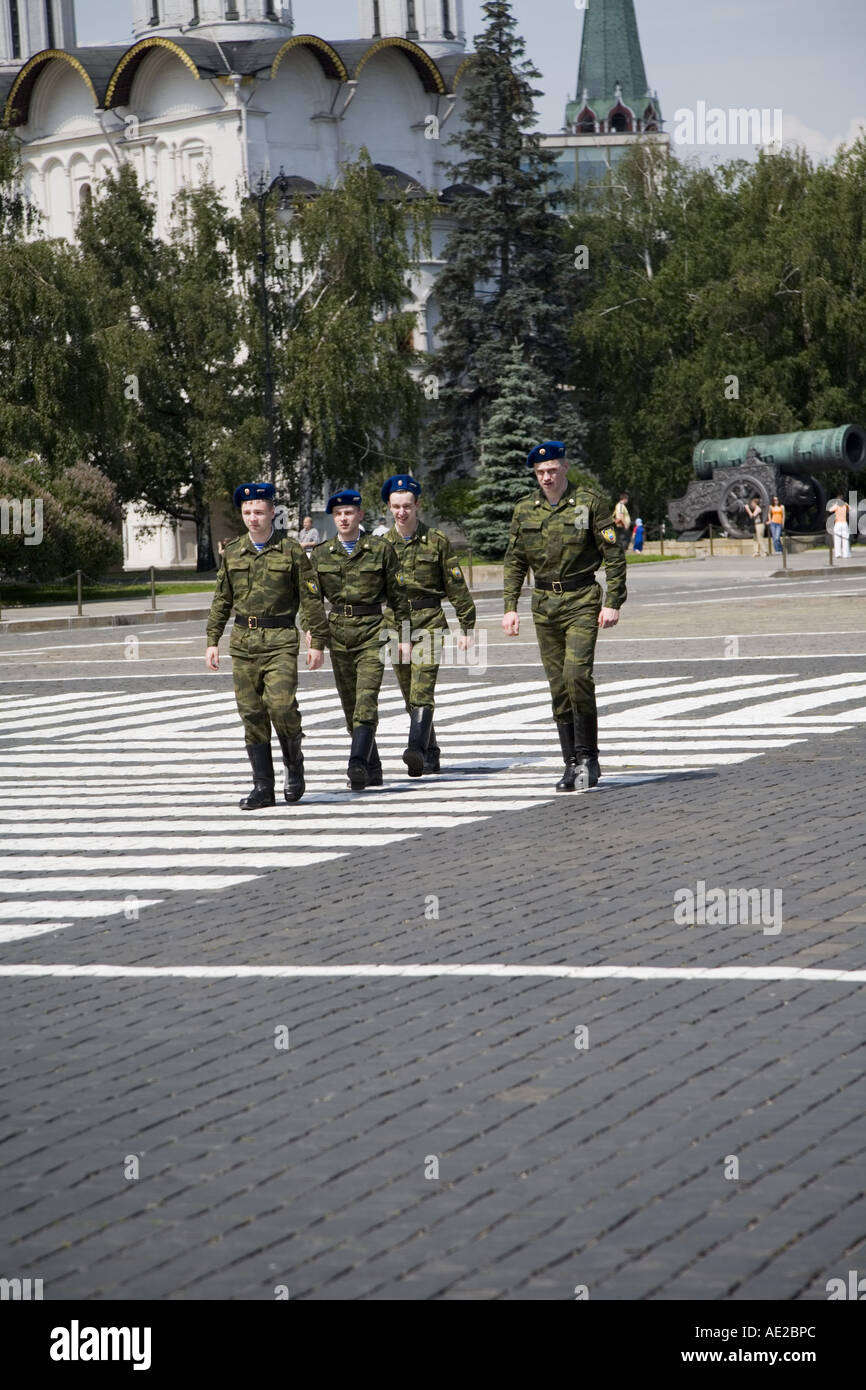 Passage soldats Place du Sénat dans le Kremlin Moscou Russie Banque D'Images