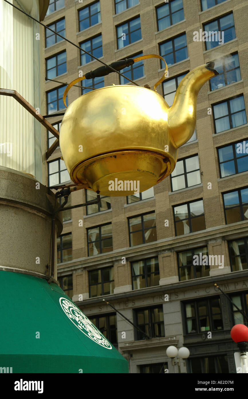 AJD58970, Boston, MA, Massachusetts, du centre-ville, café Starbucks, un plateau géant électrique Banque D'Images