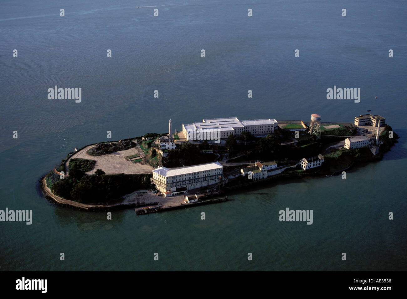 La Californie, San Francisco Bay, l'île d'Alcatraz à partir de l'air Banque D'Images