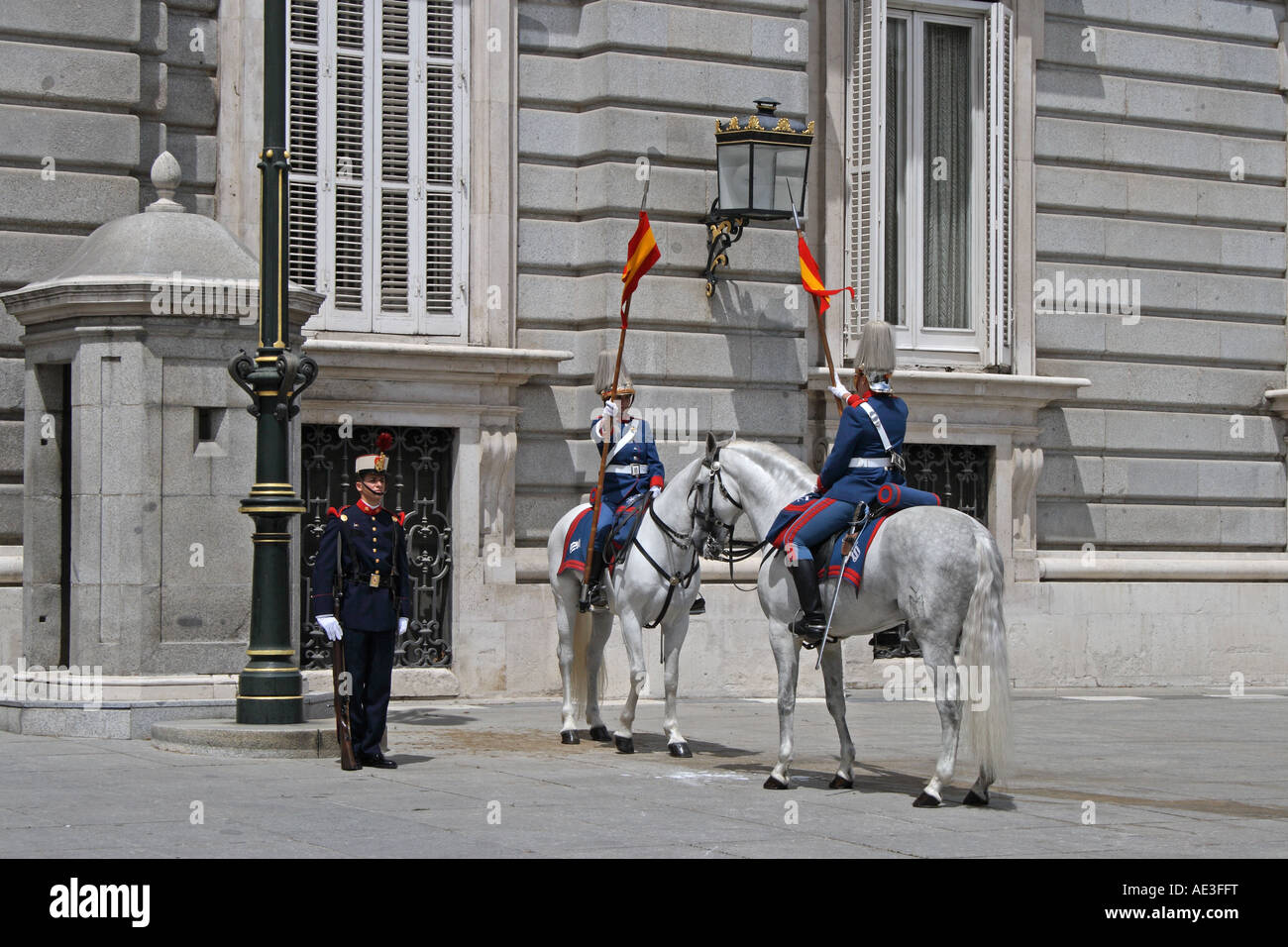 La relève de la garde, Palacio Real, Madrid, Espagne Photo Stock - Alamy