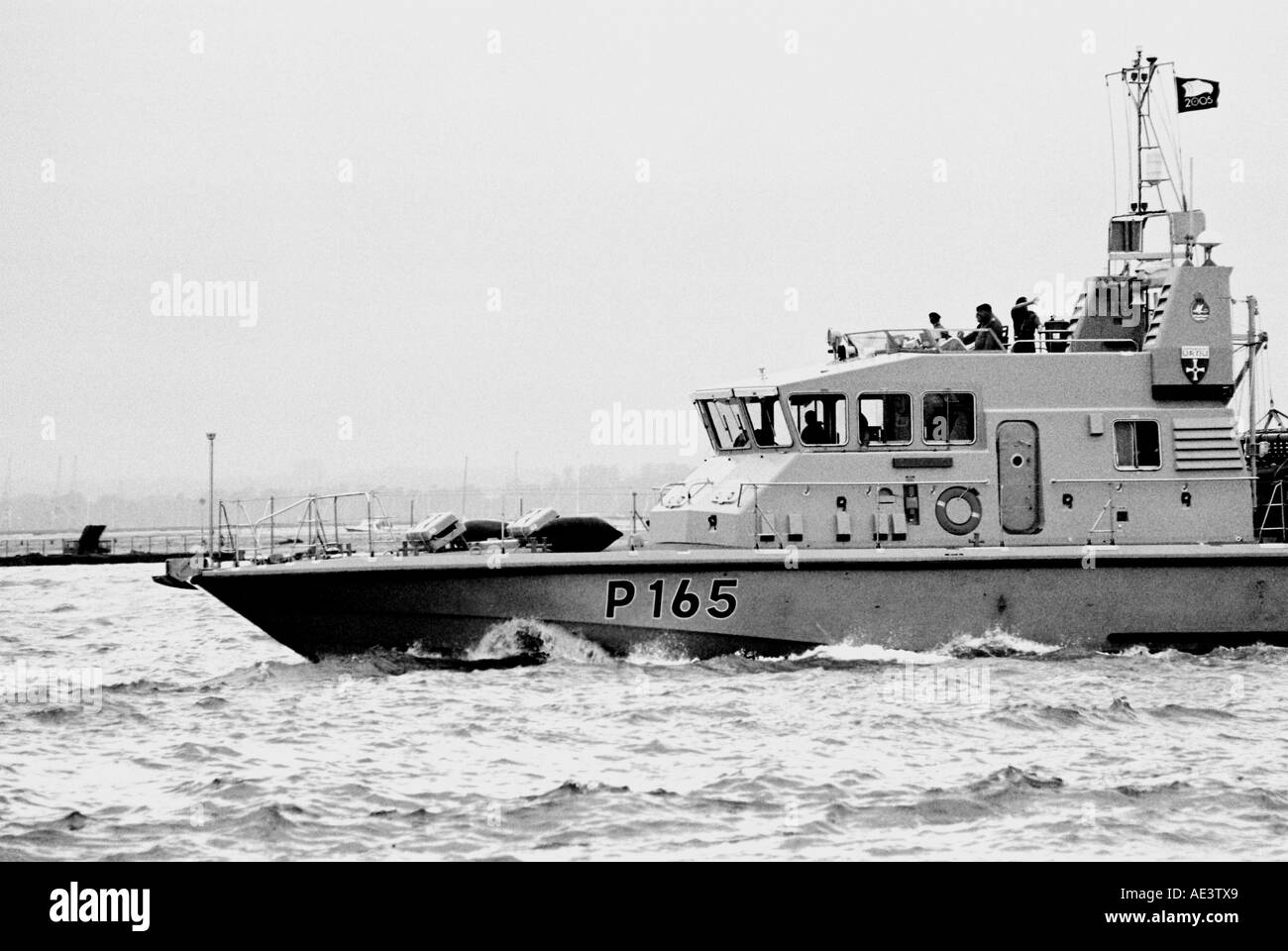 Navire de transport navigation à travers le Solent dans le port de Portsmouth, Hampshire, Angleterre au cours de I.F.O.S Banque D'Images