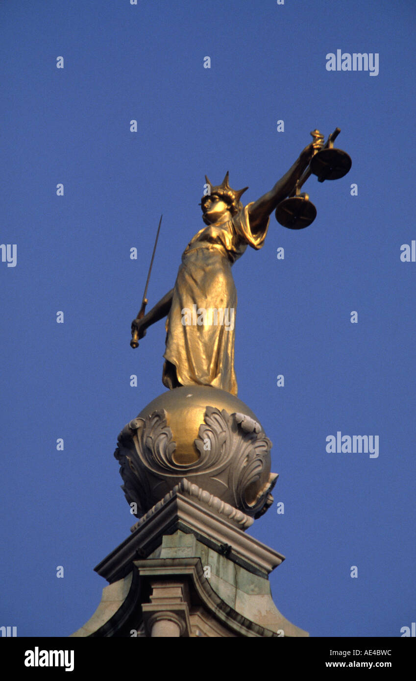 La statue de la Justice à l'Old Bailey Londres Banque D'Images