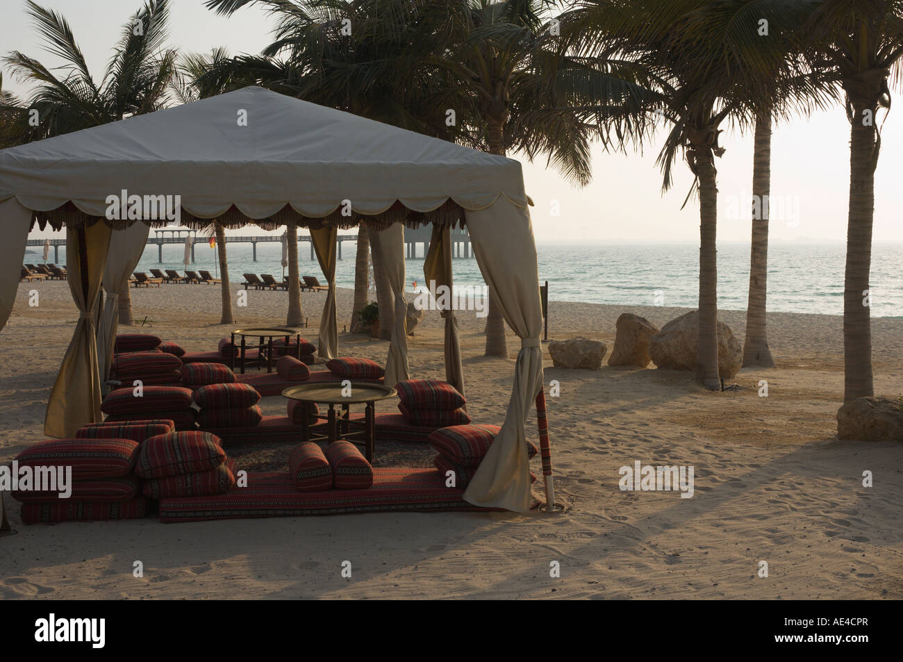 La plage par l'hôtel Madinat Jumeirah, Dubaï, Émirats arabes unis, Moyen Orient Banque D'Images