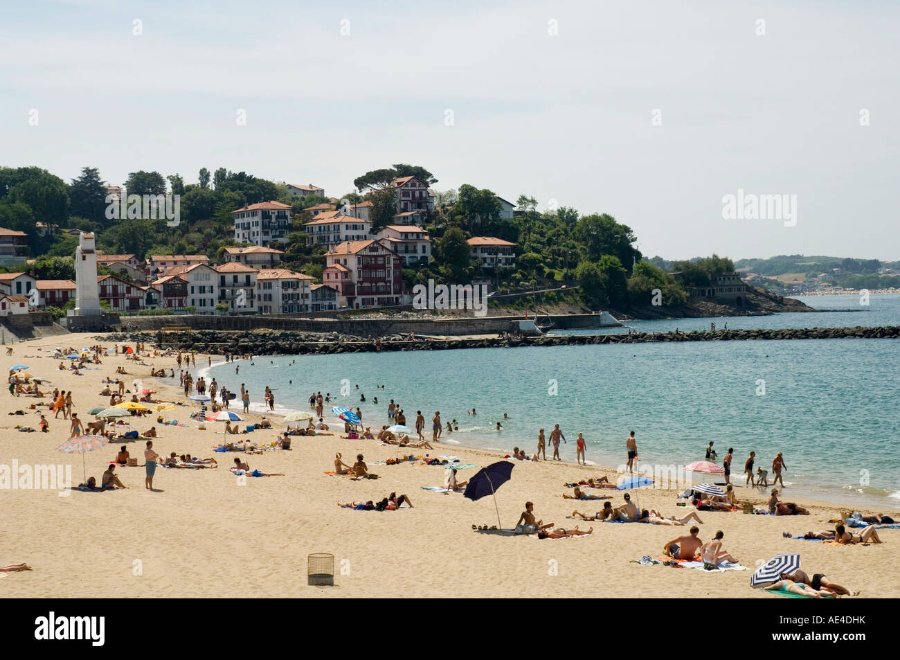 La plage à St Jean de Luz, Pays Basque, Pyrénées-Atlantiques, Aquitaine, France, Europe Banque D'Images