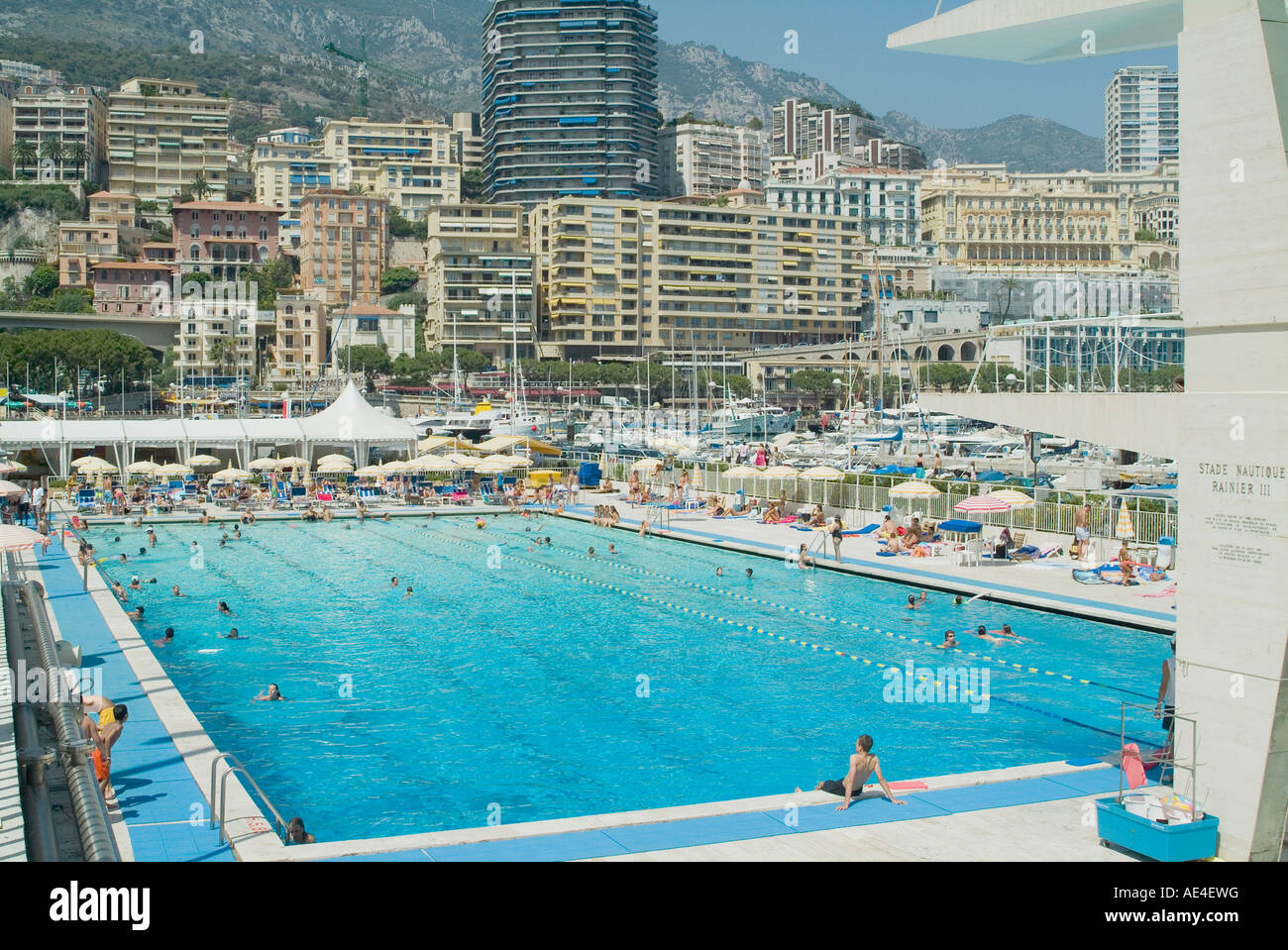 Stade Nautique Rainier III (immense piscine publique), Condamine, Monaco, Europe Banque D'Images