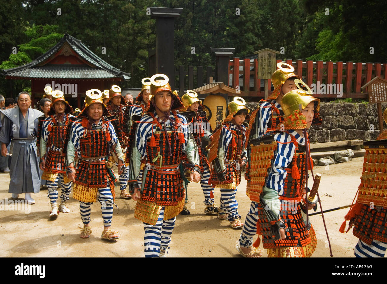 Les hommes en costume de samouraï traditionnelles, défilé des Nikko Toshogu, Festival du printemps, Nikko, Préfecture Tochigi, Japon, Asie Banque D'Images
