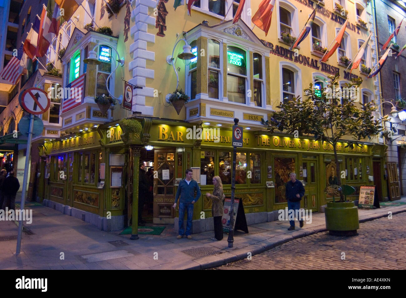 Le Half-penny Bridge pub, Temple Bar, Dublin, County Dublin, République d'Irlande (Eire), Europe Banque D'Images