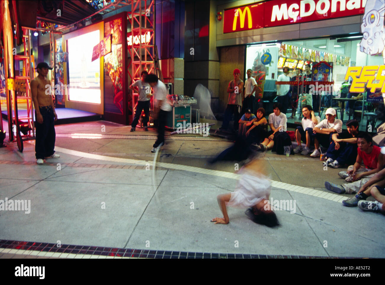 La danse hip hop au centre commercial MBK , Bangkok Banque D'Images