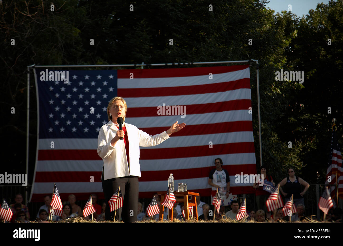 Hillary et Bill Clinton à Cedar Rapids pour un arret de campagne et un petit rassemblement partisan Banque D'Images